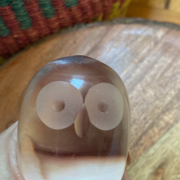Vintage decorative etched glass owl figurine or paperweight - Picture 6 of 11